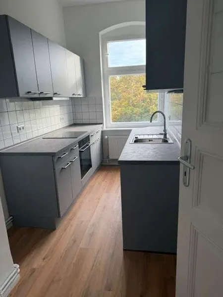 Renovierte Altbauwohnung am Winterfeldtplatz — photo 1